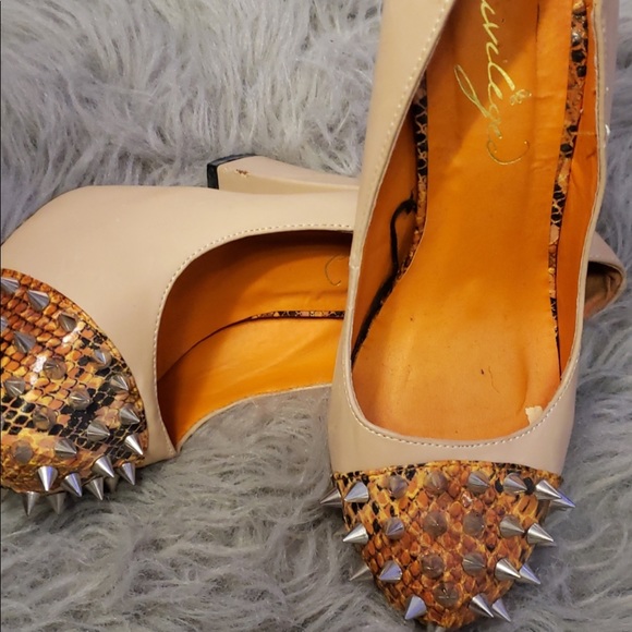 Heels - Picture 2 of 4